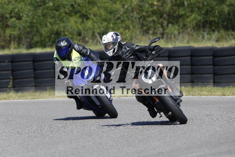 Archiv-2025/48 25.08.2025 Cornu Master School ADR/blau-bleu/0-1